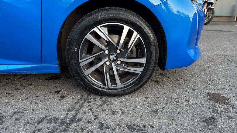 Peugeot 208 1.2 PureTech 100 Allure Premium + 5dr Petrol Hatchback